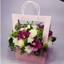 A szeretet üzenete - virágtáska orchideákkal