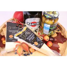 Ajándéktál sajtokkal olivával és Martini pezsgővel