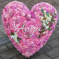 Szívkoszorú pinkes szegfűkkel, felirattal